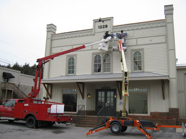 Dimensional letters outdoor sign installation