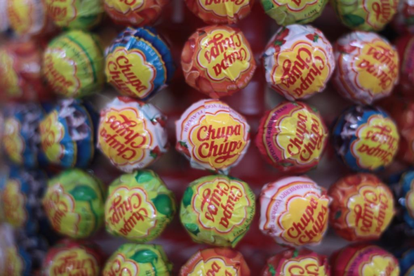 The Art Of Logo Design Auspicious Origins Of The Chupa Chups Daisy