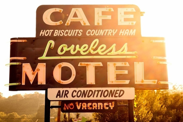 Iconic Tennessee Signage: Loveless Cafe and Motel