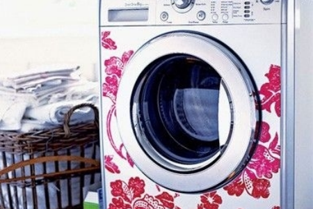 Washing machine with vinyl graphics