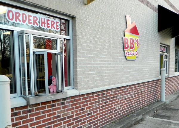 A view of the building with the logo sign and the cut vinyl window graphics for BB's Bar-B-Q in Hendersonville, TN. 12-Point SignWorks