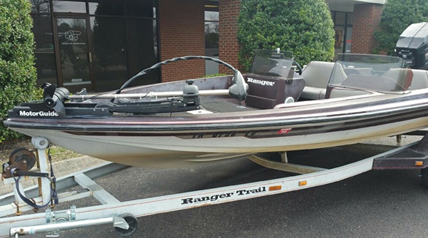 Ranger boat before being wrapped in an American flag design. 12-Point SignWorks - Franklin TN