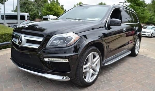 Photo of a Mercedes-Benz GL550. 12-Point SignWorks