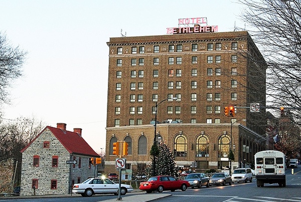 The beautiful Hotel Bethlehem with its lit channel letter sign on the roof. 12-Point SignWorks