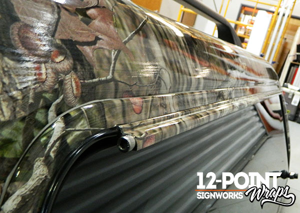 Attention to detail around the windows of the truck topper. 12-Point SignWorks